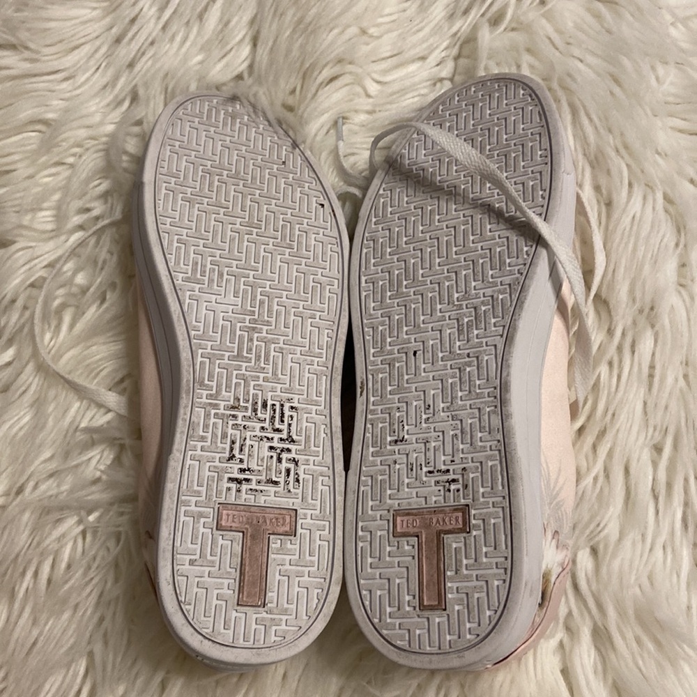 Ted Baker Lylas Snickers size 8 used but in very good condition see all photos - Picture 8 of 12